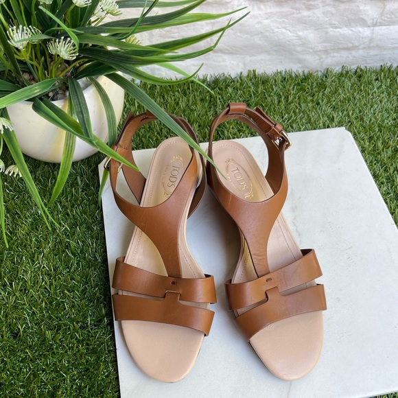TOD'S
Cognac Leather T-Strap Wedge Sandal, 35mm size 36.5 US 6.5 $645 like new - Picture 8 of 15